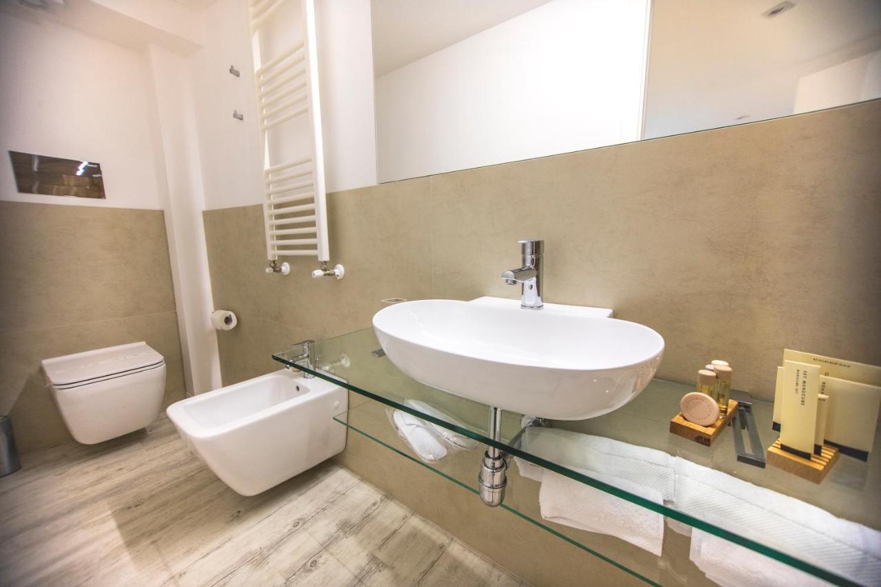 Suite Quaroni Palermo Bagian luar foto